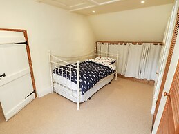 19 Clatterford Shute