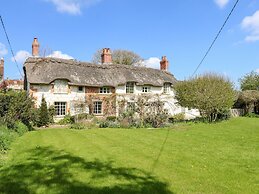 19 Clatterford Shute