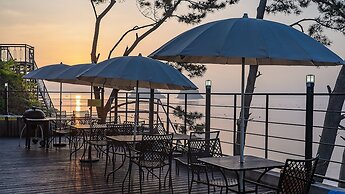 Yeosu Sea&blue Family Pension