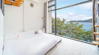 Yeosu Sea&blue Family Pension