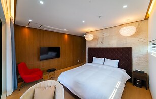 Blue Mango Pool Villa & Resort