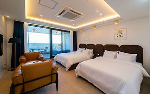 Blue Mango Pool Villa & Resort