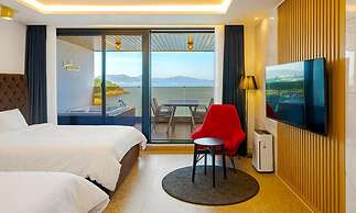 Blue Mango Pool Villa & Resort