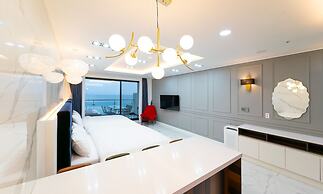 Blue Mango Pool Villa & Resort