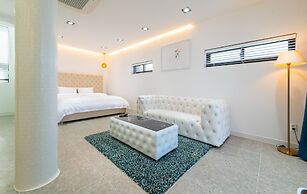 Blue Mango Pool Villa & Resort