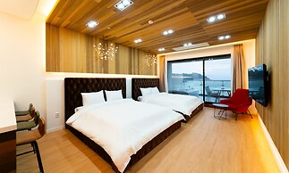 Blue Mango Pool Villa & Resort