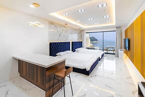 Blue Mango Pool Villa & Resort