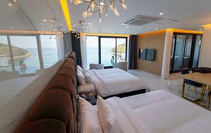 Blue Mango Pool Villa & Resort