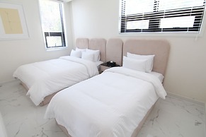 Blue Mango Pool Villa & Resort