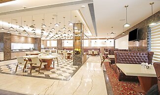 Treebo Premium Arista