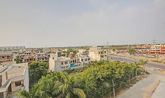 Treebo Premium Arista