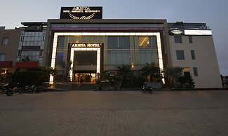 Treebo Premium Arista