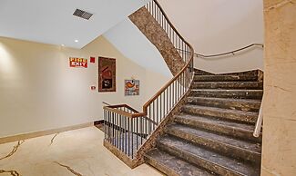 Treebo Premium Arista