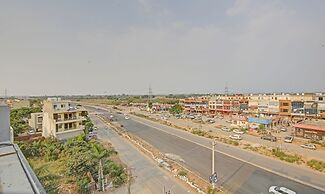 Treebo Premium Arista