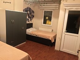 Karabina Green Apart