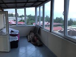 Karabina Green Apart