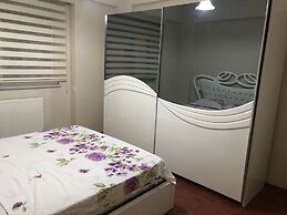 Karabina Green Apart