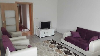 Karabina Green Apart