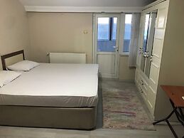 Karabina Green Apart