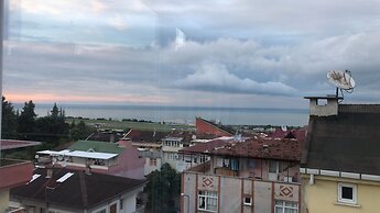 Karabina Green Apart