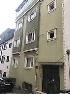 Karabina Green Apart