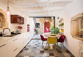 Last Century Residence With Jacuzzi