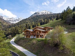 Crystal de Neige Luxury Chalet Spa & Jacuzzi