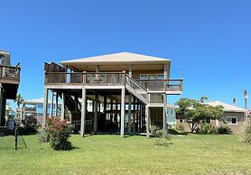 Belle Vue 3 Bedroom Home by RedAwning