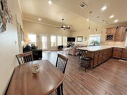 Belle Vue 3 Bedroom Home by RedAwning