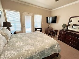 Belle Vue 3 Bedroom Home by RedAwning