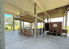 Belle Vue 3 Bedroom Home by RedAwning