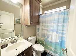 Belle Vue 3 Bedroom Home by RedAwning