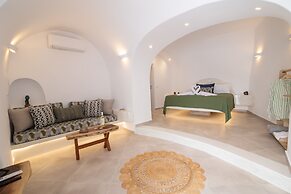 Sunborn Oia Suites