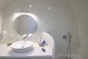 Sunborn Oia Suites