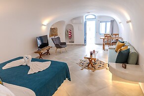 Sunborn Oia Suites