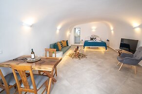 Sunborn Oia Suites