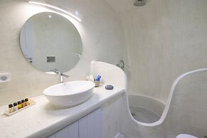 Sunborn Oia Suites