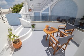 Sunborn Oia Suites