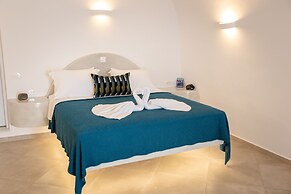 Sunborn Oia Suites
