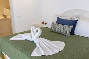 Sunborn Oia Suites