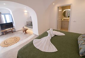 Sunborn Oia Suites