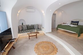 Sunborn Oia Suites