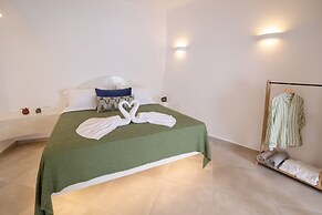 Sunborn Oia Suites