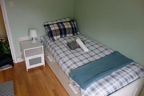 NEW Cosy 2 Bedroom Flat on Englefield Green