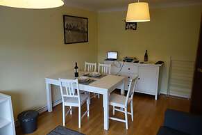 NEW Cosy 2 Bedroom Flat on Englefield Green