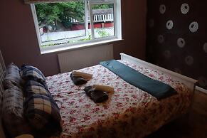 NEW Cosy 2 Bedroom Flat on Englefield Green