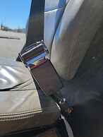 Private Waikiki Condos with Corp Rental Car Discount and free Tour Gui