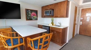 Private Waikiki Condos with Corp Rental Car Discount and free Tour Gui