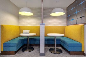 Hampton Inn & Suites Marina