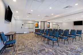 Hampton Inn & Suites Marina